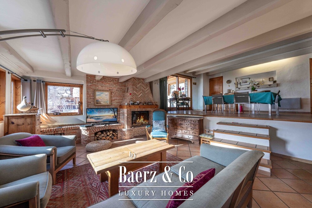 An exceptional chalet facing the mountain peaks image