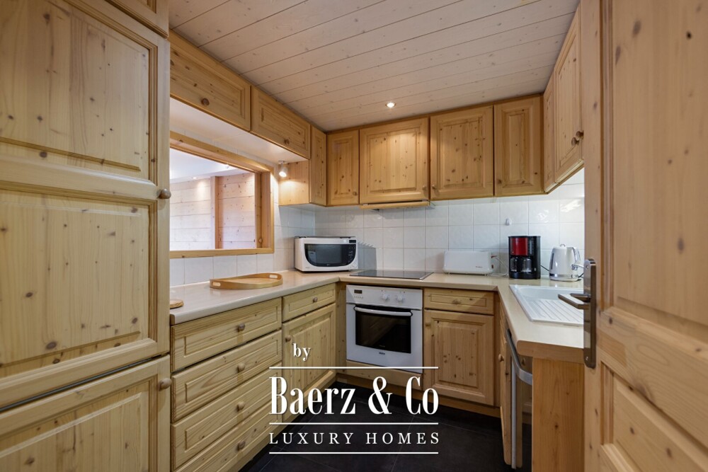 5-bedroom chalet - Ski-in/ski-out image