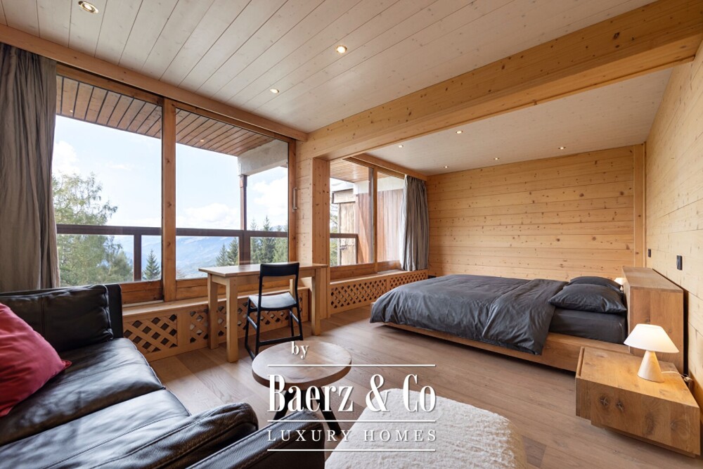 5-bedroom chalet - Ski-in/ski-out image