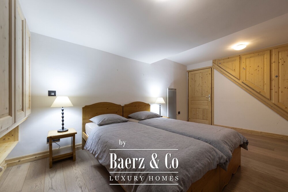 5-bedroom chalet - Ski-in/ski-out image