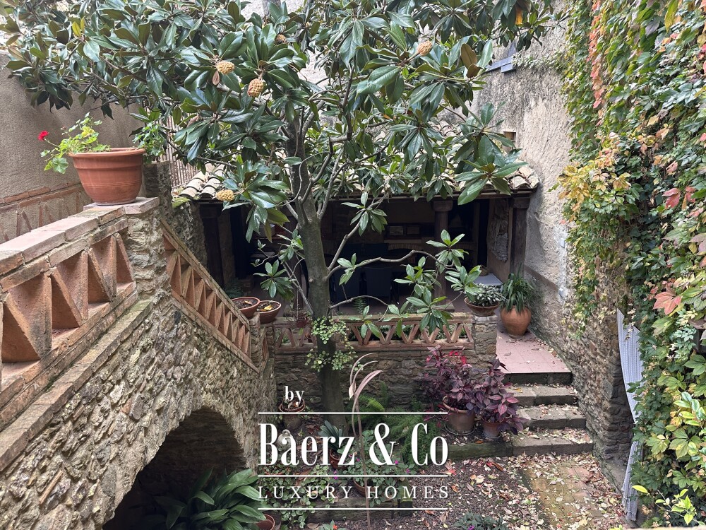 Stone House in Monells image