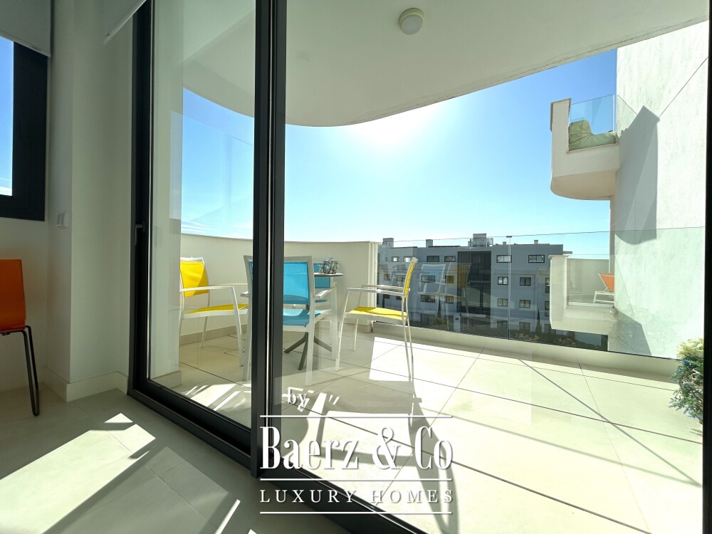 Contemporary Apartment with Sea Views, Higuerón West image