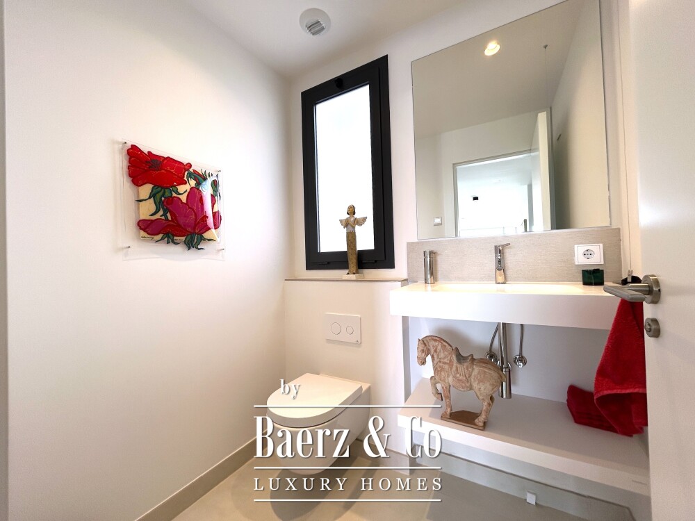 Contemporary Apartment with Sea Views, Higuerón West image