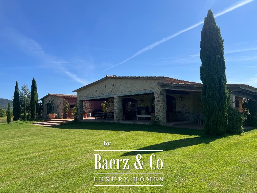 Exclusive House with Garden and Swimming Pool in Torrent image