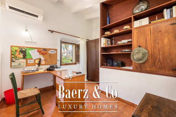 photo 10 This semi-detached townhouse, situated just two minutes' walk from Repic beach, offers just that- a sunny garden and easy access to the beach.