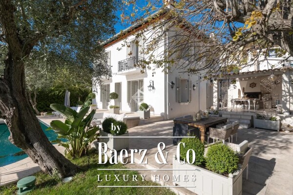 photo 1 Splendid 280 m² mansion in Èze with sea and mountain views