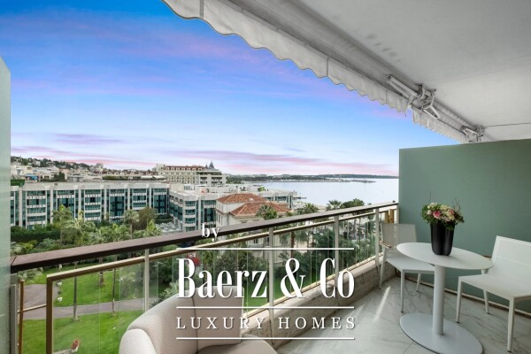 photo 2 Cannes Croisette, 3 rooms apartment with panoramic sea view