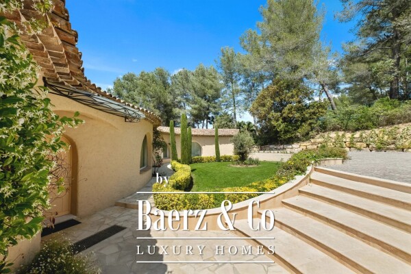 photo 15 Villa with view on Castelleras Castle