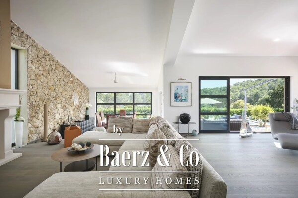 photo 7 Contemporary Provençal villa with a unique view