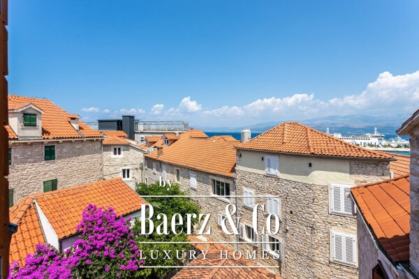 photo 10 The island of Brač, a stone house with a restaurant in a prime location