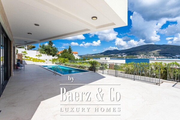 photo 3 Okrug Donji, modern villa in the second row from the sea