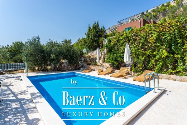 photo 4 Split, Jesenice, Beautiful authentic villa with a sea view