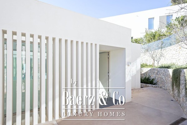 photo 3 Modern villa with privacy overlooking the Mediterranean