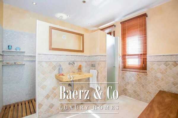 photo 11 VILLA WITH INTERIOR SWIMMING POOL IN SON BLANC