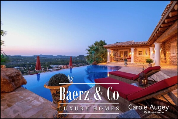 photo 3 Authentic Villa facing the Golf Course