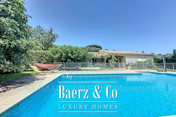 photo 3 Single-story home in a quiet area with a pool, 4 bedrooms, a