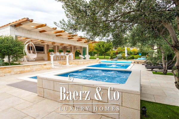 photo 17 Seget Donji, exceptional property with two buildings, swimming pool, jucuzzi and garden