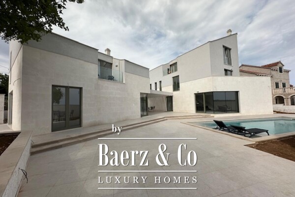 photo 10 Brac, two separate modern houses with a large terrace, near Bol