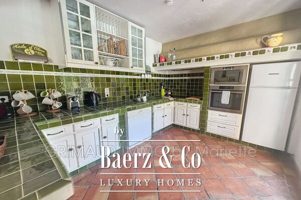 photo 9 Charming villa in a quiet area with pool, landscaped garden,