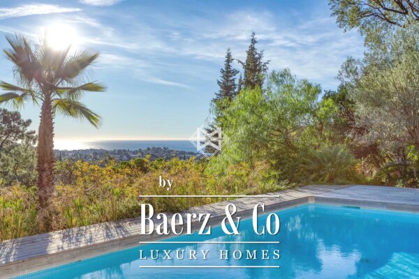 photo 1 In La Croix-Valmer, villa with sea view in the heart of a domain