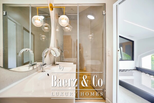 photo 18 Top Floor Duplex with Stunning Views of Île Seguin