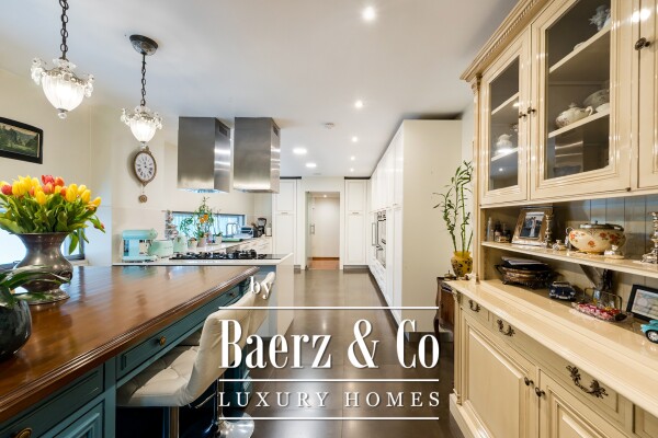 photo 7 Timeless Elegance in the Heart of Hollywood