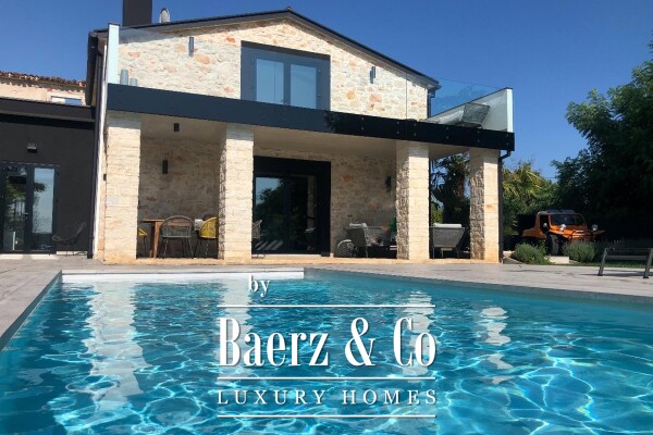 photo 2 Umag, beautiful istrian villa with sea view and building land of 1650 m2