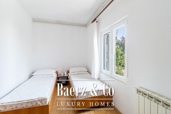 photo 14 Krk, house with three residential units and a large garden in the center