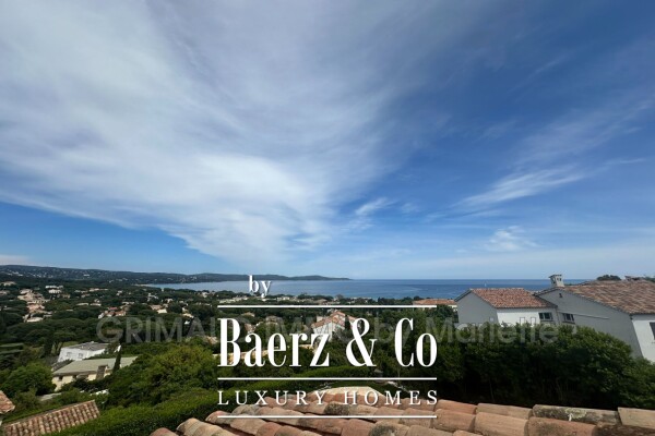 photo 4 Sea View Villa in a Prestigious Estate with a Swimming Pool