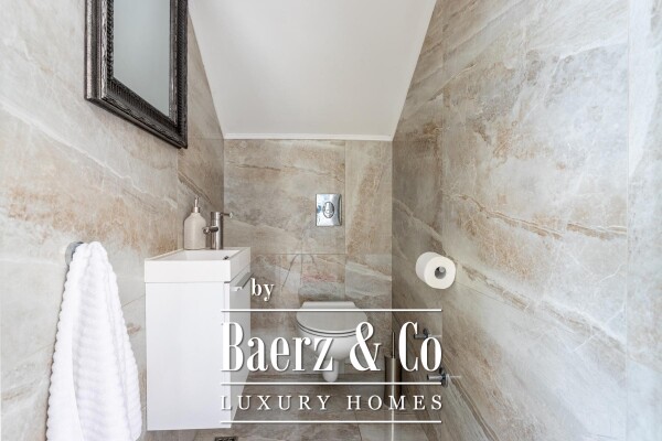 photo 9 Mimice, jedinstvena vila s bazenom i idiličnom okućnicom