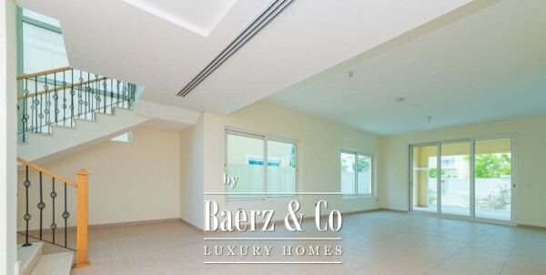 photo 2 Elegant 4-Bedroom Nova Villa for Sale in Jumeirah Park