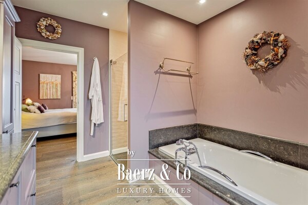 photo 27 Uitzonderlijke Duplex met zicht op kanaal, garage, carport en ruime (wijn)kelder!