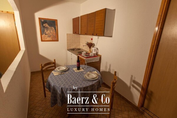 photo 13 Cres, house with a restaurant, apartments and private parking - 200 m from the sea