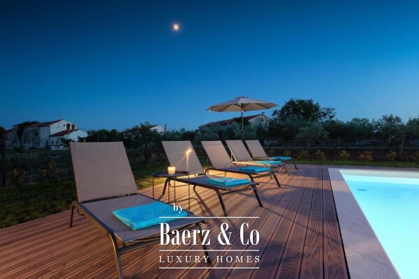 photo 6 Istria, Svetvinčenat, modern luxury villa with a heated swimming pool