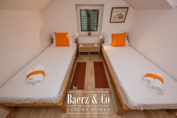 photo 13 Brač, Splitska, villa with pool first row to the sea, 180 m²