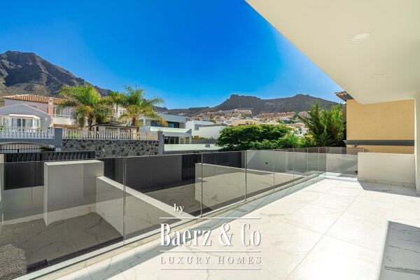 photo 35 Beautiful move in ready villa in residential area Tenerife south