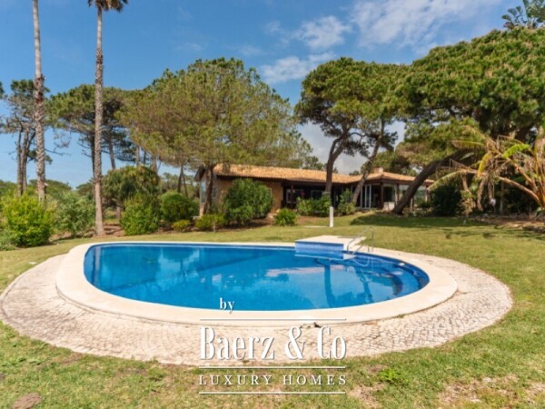 photo 14 Single storey 3 bedroom villa with swimming pool, tennis court and plot of 5,320 sqm in Fontanelas, Sintra