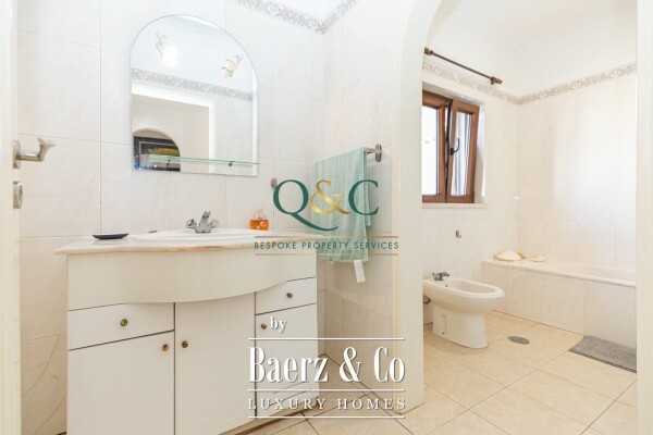 photo 10 Beautiful luxury home in Quarteira, Vilamoura