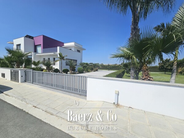 photo 5 330 sq.m. Designer Villa on 2,200 sq.m. Plot with Privacy, Views & Investment Appeal