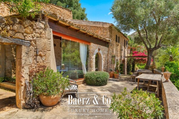 photo 1 Rustic finca with character, open views and pool