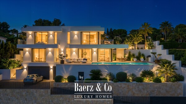 photo 1 Moderne nieuwbouwvilla met uitzicht op de bergen in Calpe