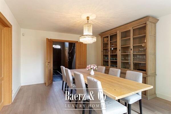 photo 6 Gelegen in doodlopende straat 6slpk,3badks!