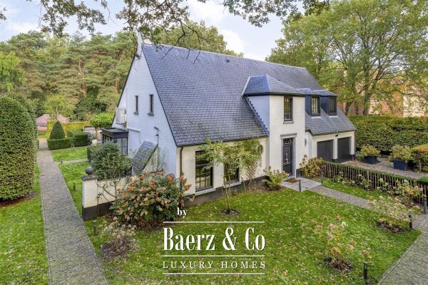 photo 1 Stijlvolle villa met binnen zwembad!