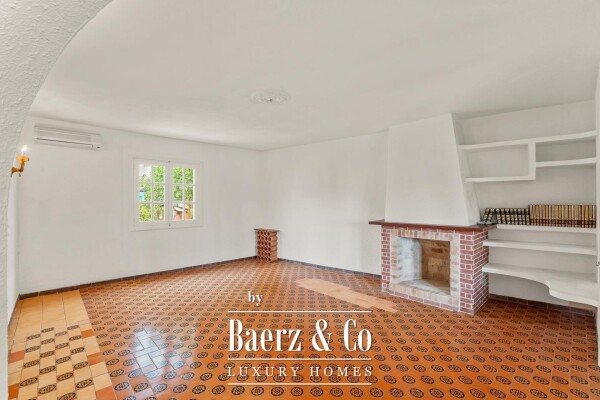 photo 6 House with garden and potential for a swimming pool, just steps from the sea