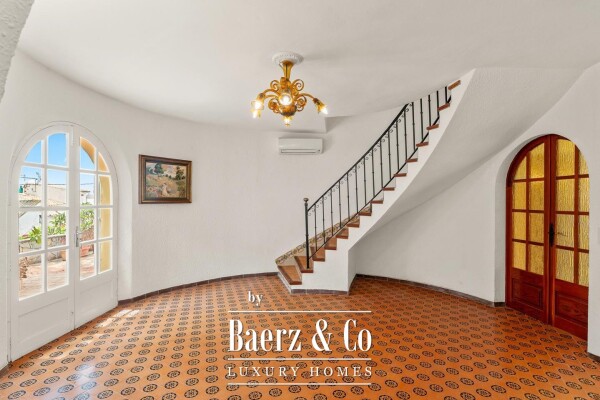 photo 8 House with garden and potential for a swimming pool, just steps from the sea