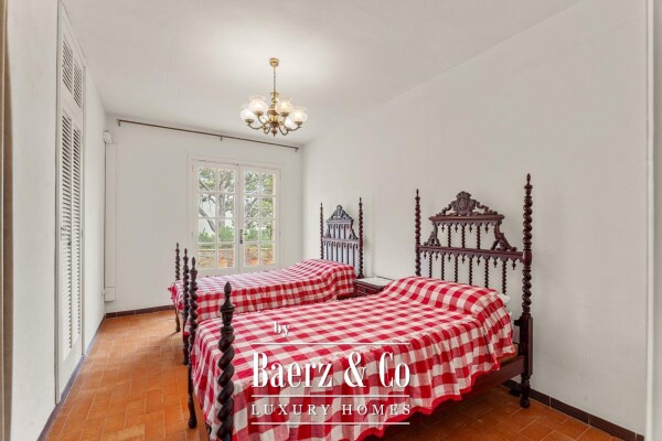 photo 10 House with garden and potential for a swimming pool, just steps from the sea